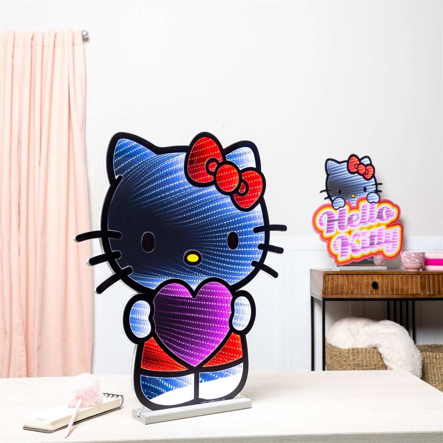 Hello Kitty¨_  Heart Ekkolight 24"H