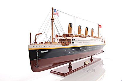 RMS Titanic Midsize with Display Case