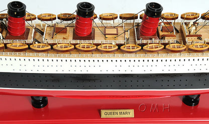 Queen Mary Midsize with Display Case