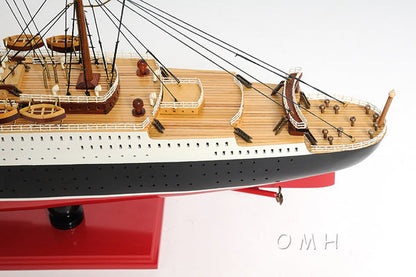 Queen Mary Midsize with Display Case