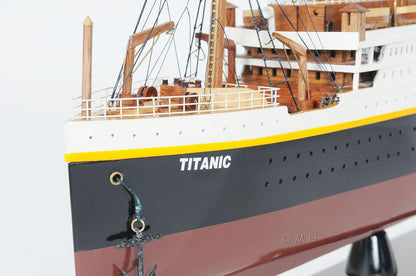 TITANIC WITH LIGHTS