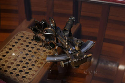Nautical Sextant in wood box (Medium)